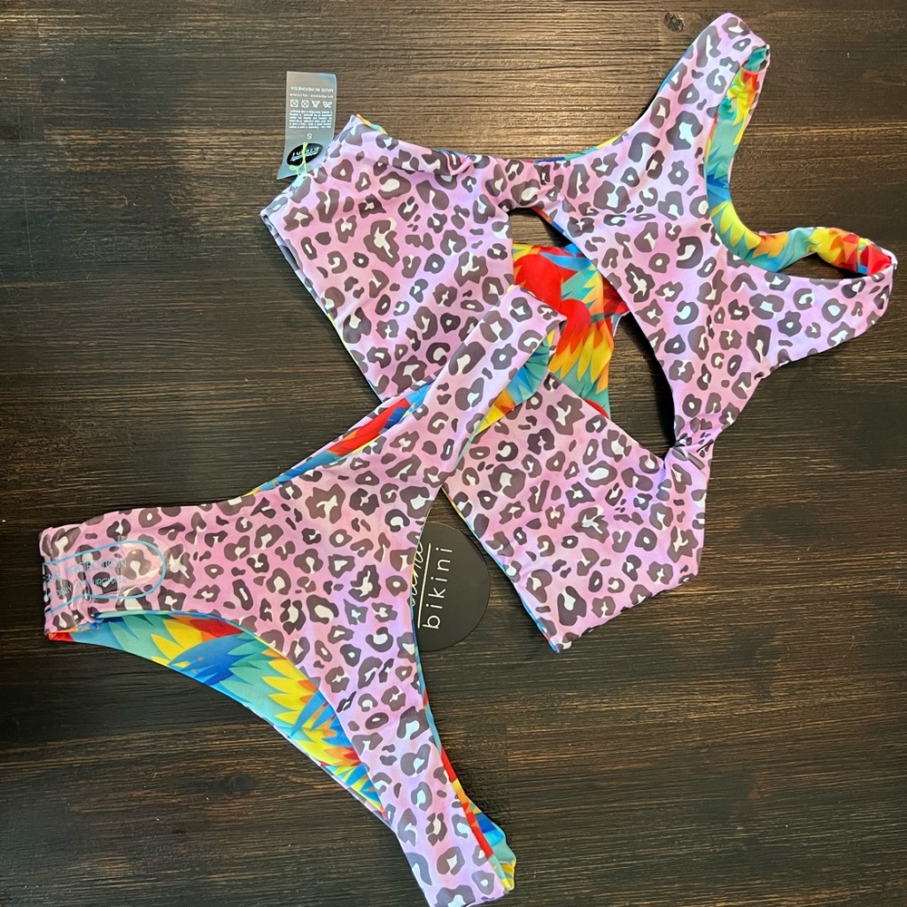 Moana Bikini Penny parrot NWT size small